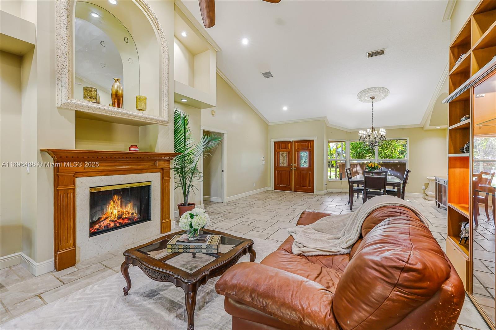 JACARANDA CAY - Residential