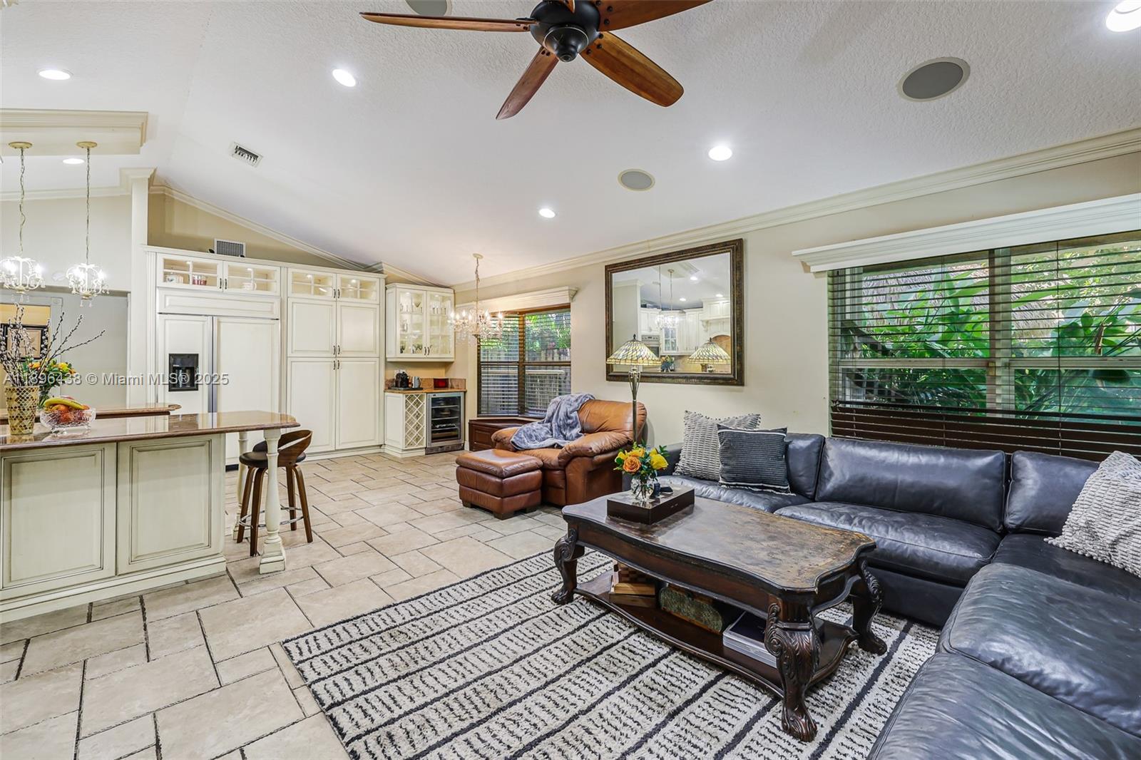 JACARANDA CAY - Residential