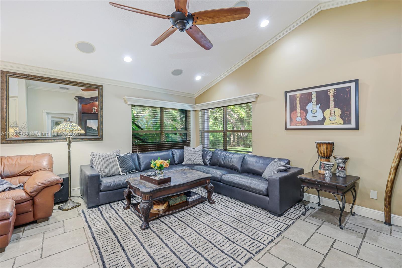 JACARANDA CAY - Residential