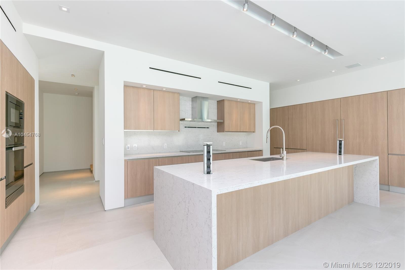 SUNSET ISLANDS-ISLAND NO - Residential