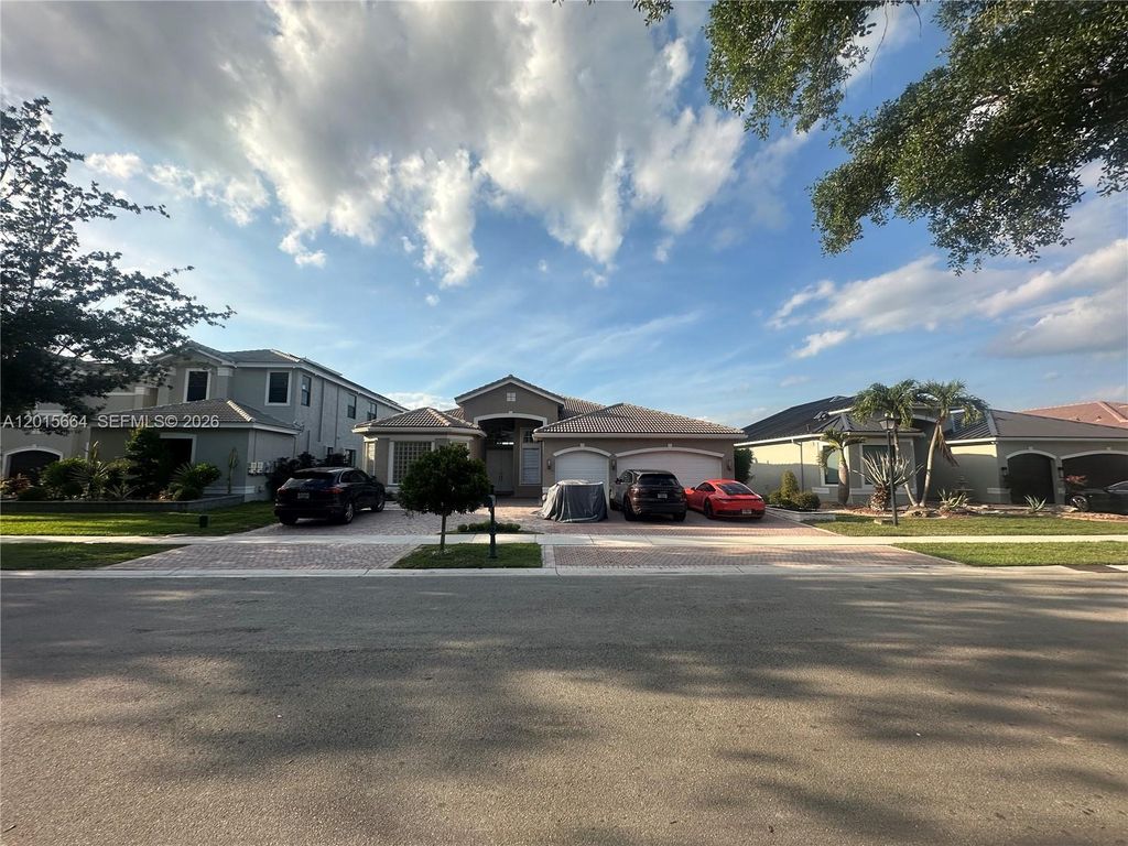 Photo of 18571 SW 44th St, Miramar, FL 33029 (MLS # A12015664)