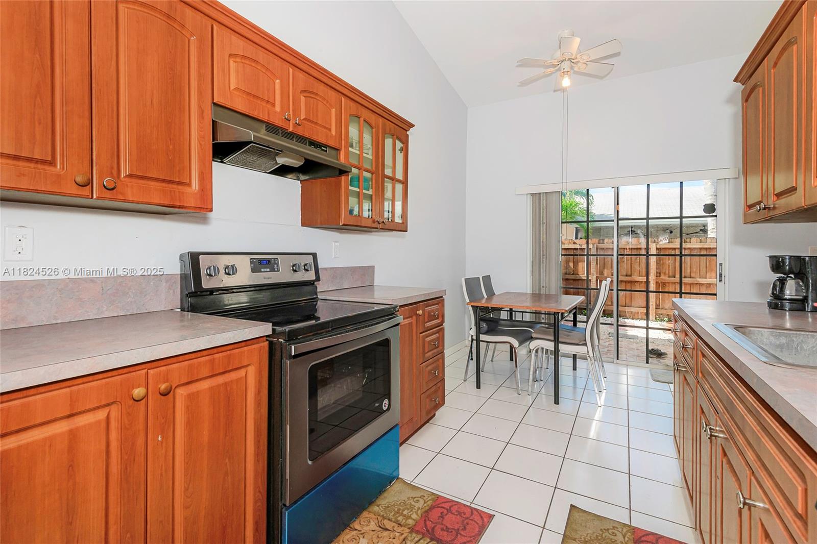 806 NE 214th Ln 806-03, Miami, FL, 33179/$334,900 3 806 NE 214th Ln 806-03