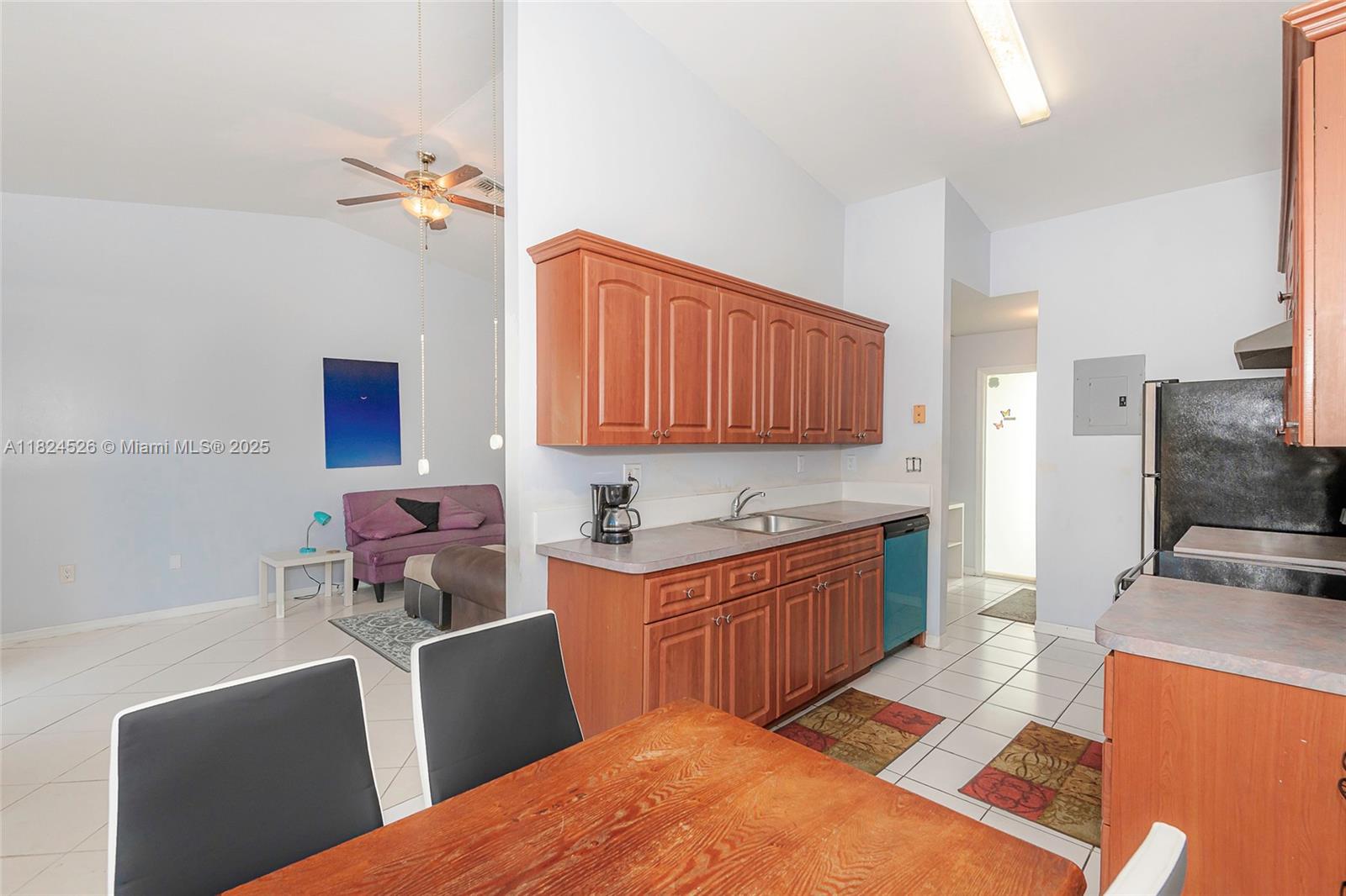 806 NE 214th Ln 806-03, Miami, FL, 33179/$334,900 4 806 NE 214th Ln 806-03