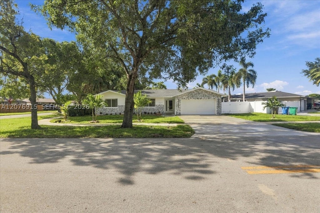 Photo of 8300 SW 26th Pl, Davie, FL 33328 (MLS # A12076915)