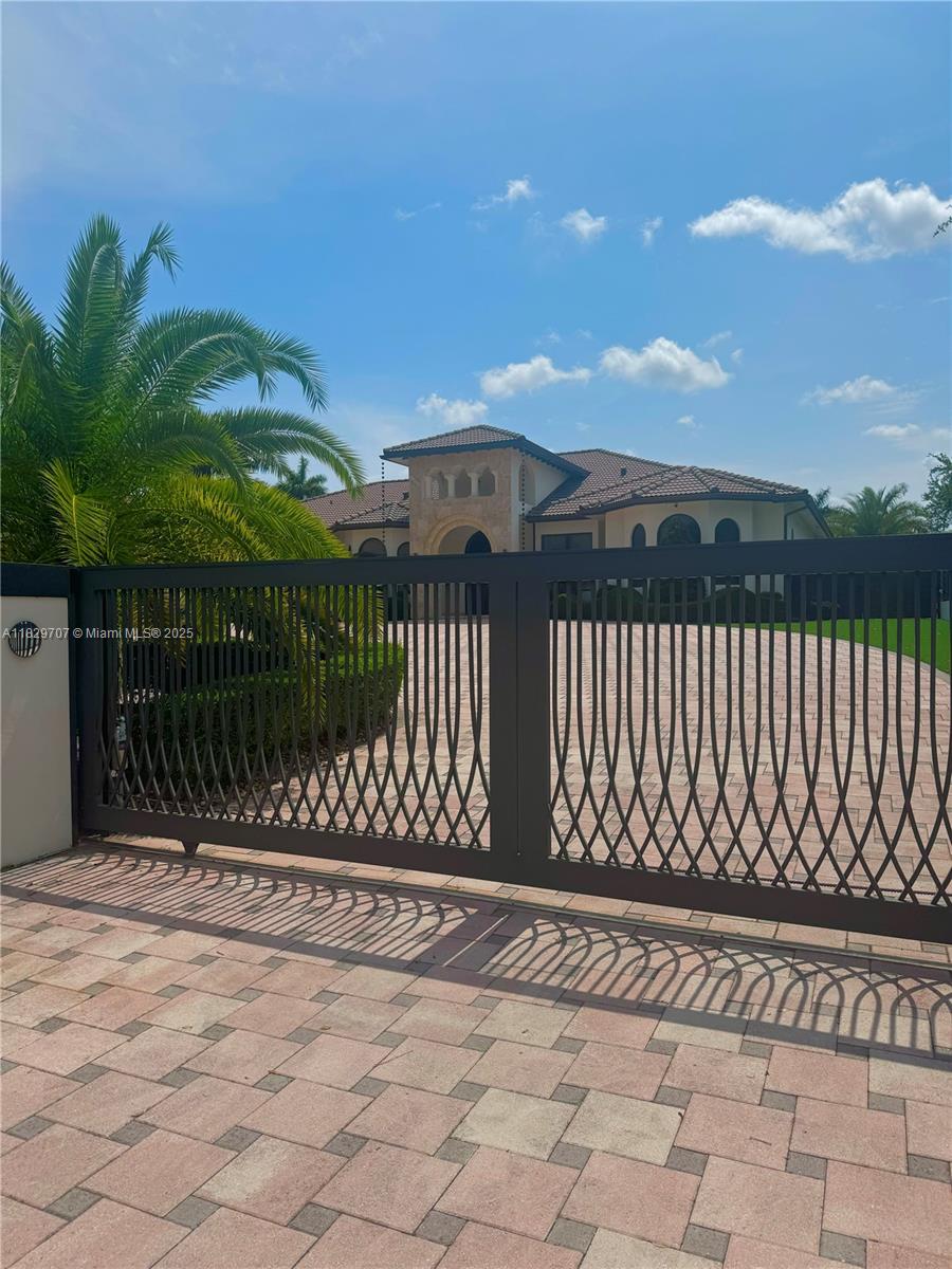 115 NW 128th Ave