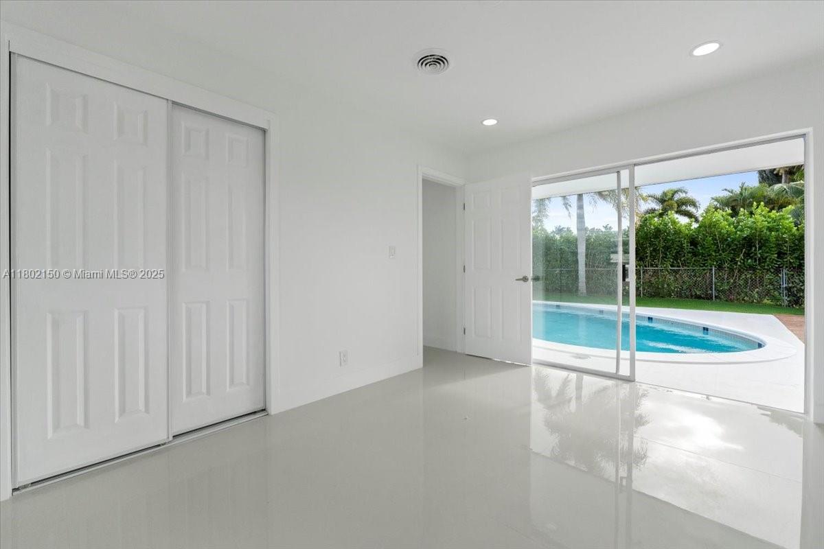 ROYAL PALM ACRES THIRD SE - Residential