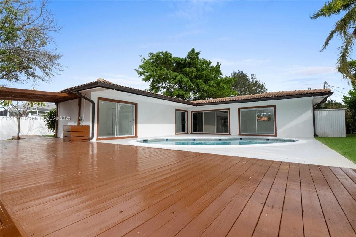 1910 NW 36th St
