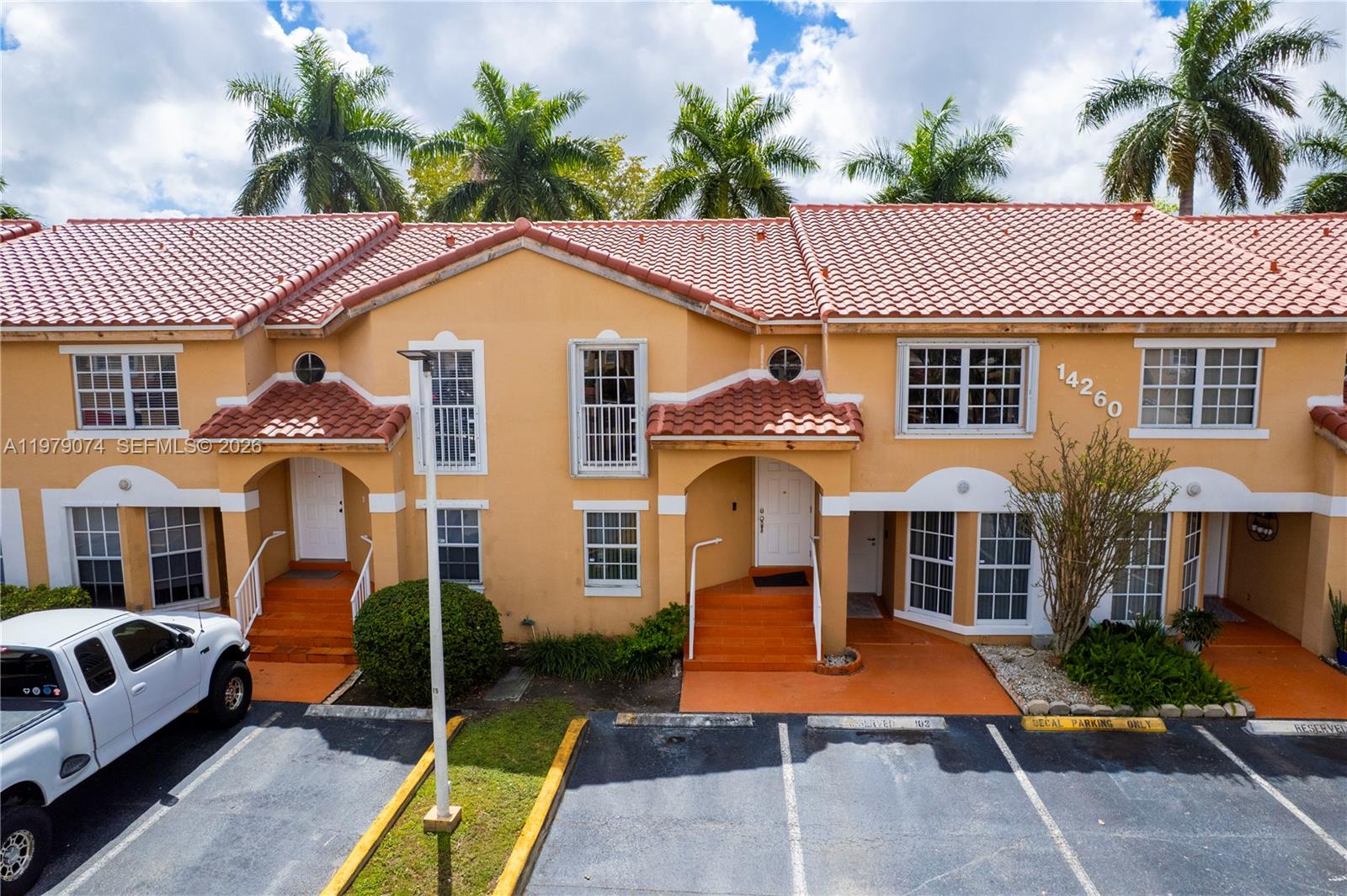 SIENNA VILLAS CONDO - Residential Lease