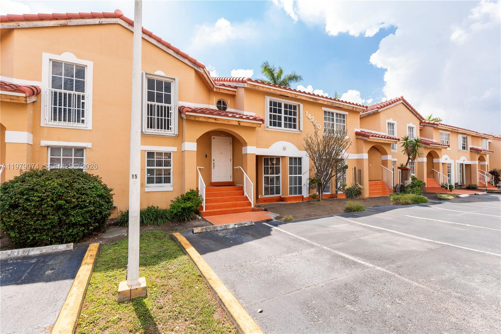 SIENNA VILLAS CONDO - Residential Lease