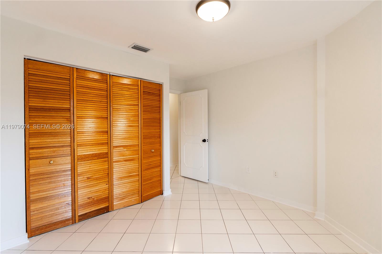 SIENNA VILLAS CONDO - Residential Lease