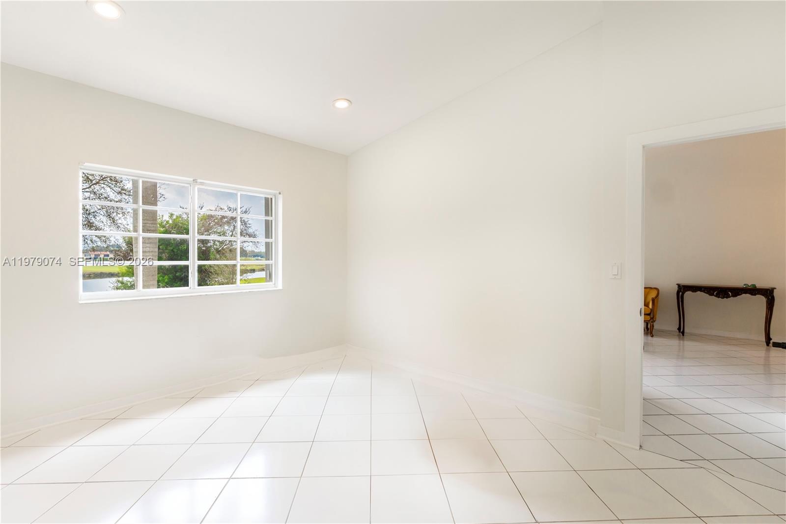 SIENNA VILLAS CONDO - Residential Lease