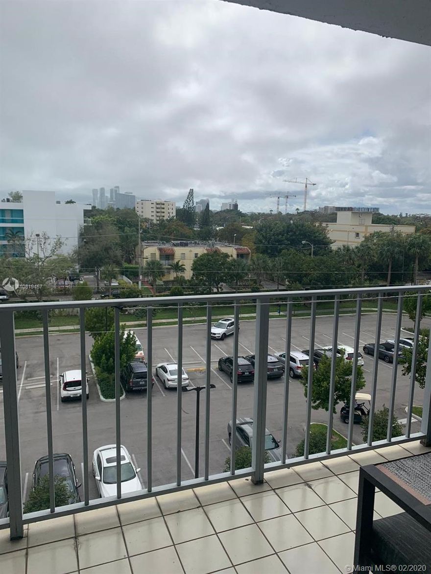 Nirvana Condo 1 Bedroom and 1 Bathroom, Beautiful complex with security guard at main gate, elevator in the building with nice and modern decorations, GYM, pool, beach access, Italian kitchen, great condition ready to move in, carpet and ceramic floors, wide balcony entrance from bedroom and living room.