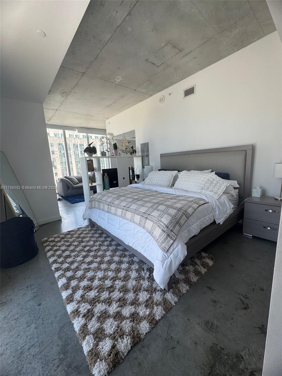 151 SE 1st St 1610