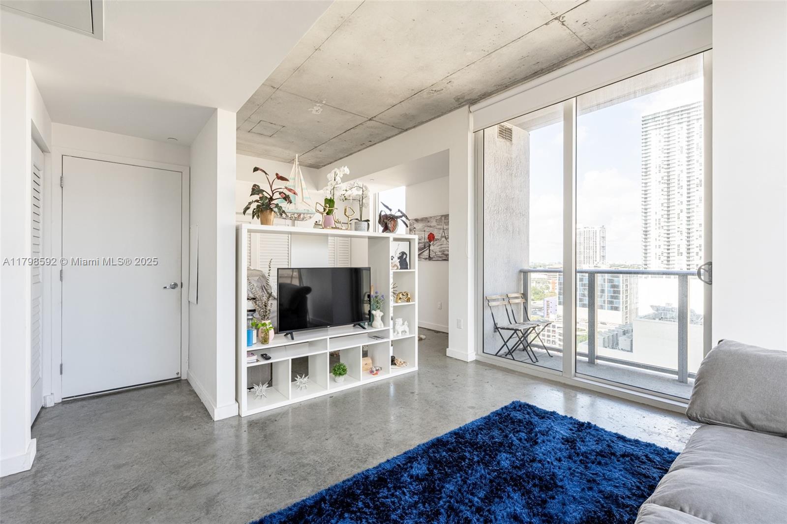 151 SE 1st St 1610