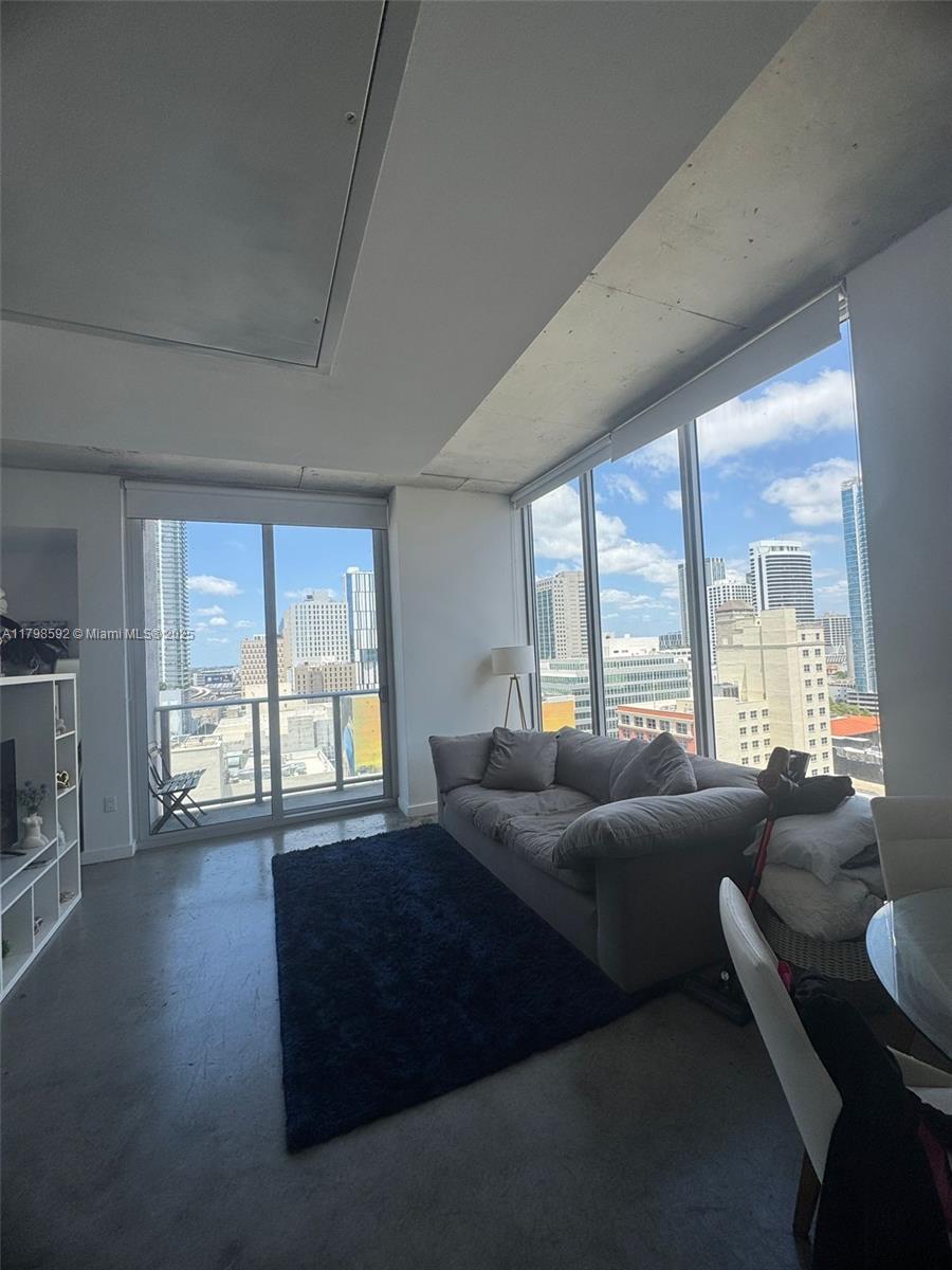151 SE 1st St 1610