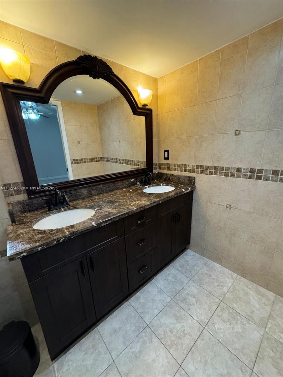 VILLA DORADA CONDO NO 2 - Residential