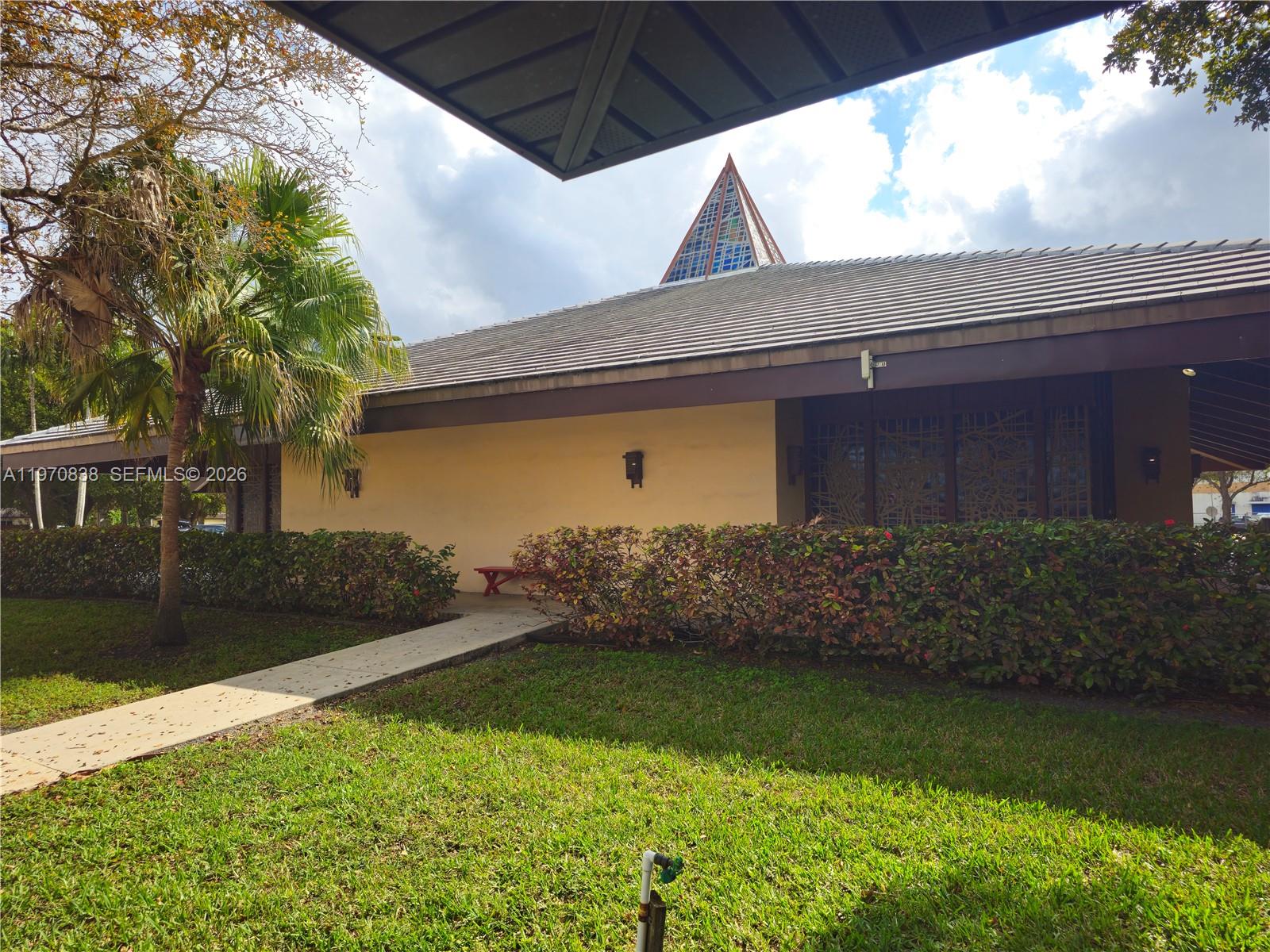 6701 S Miami Lakeway S