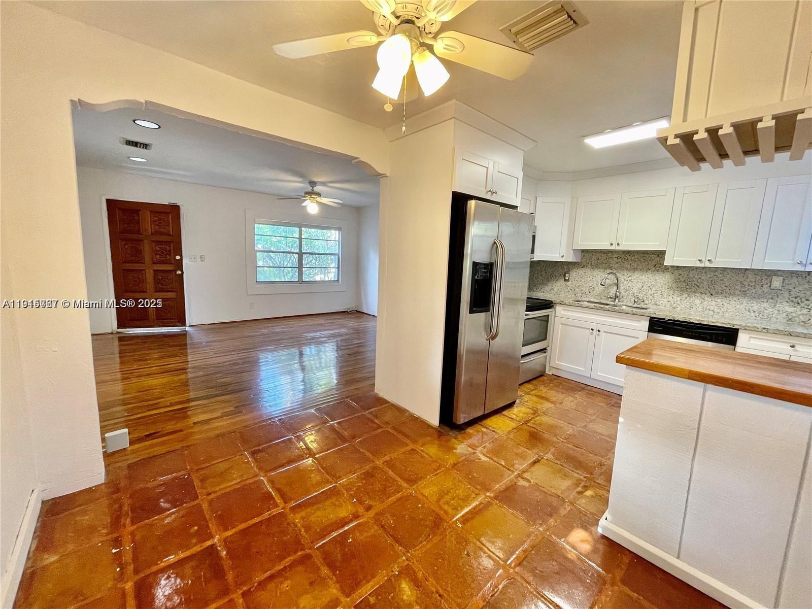 UNIVERSITY MNR - Residential Lease