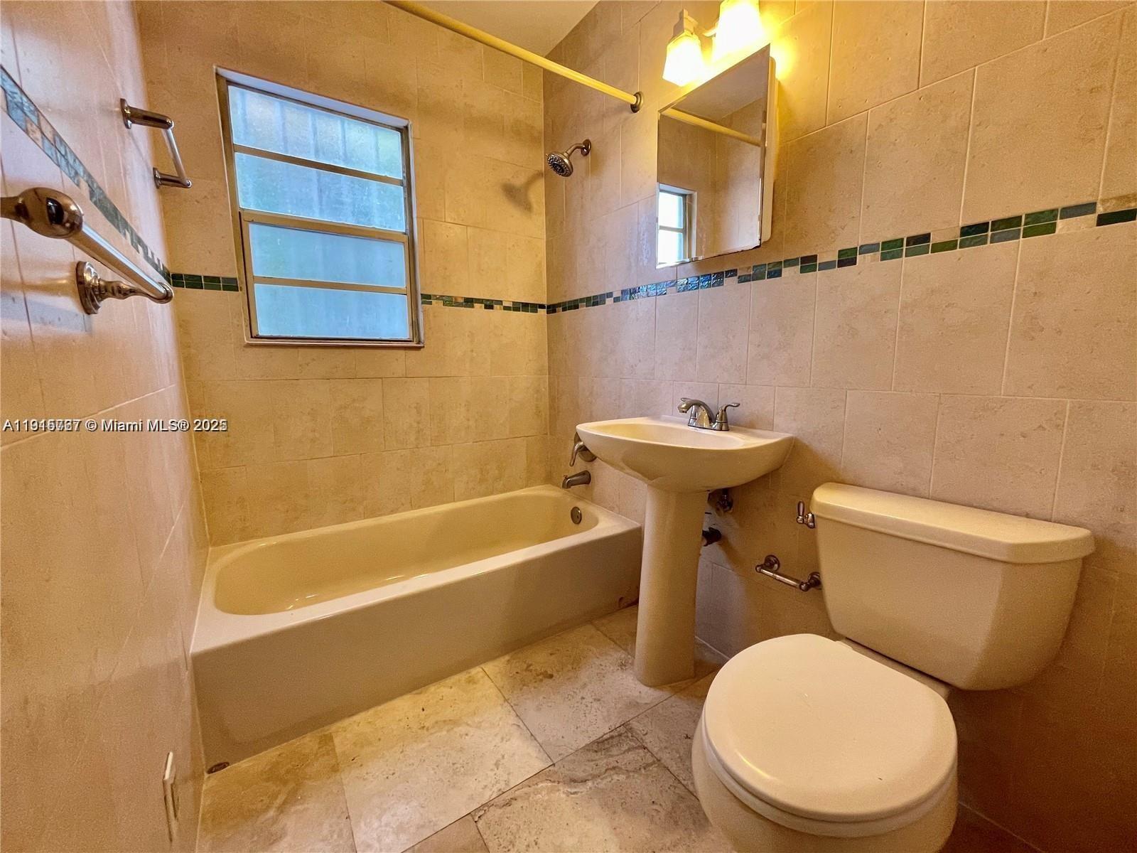 UNIVERSITY MNR - Residential Lease