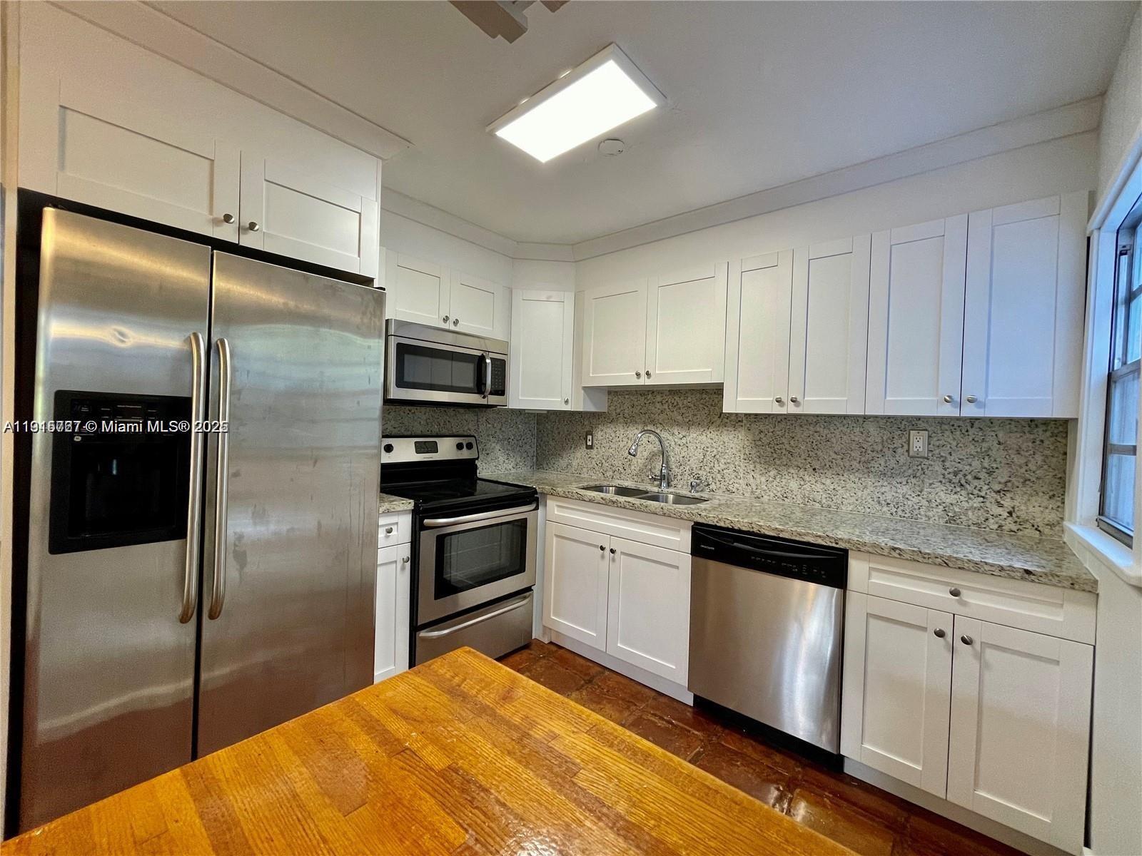 UNIVERSITY MNR - Residential Lease