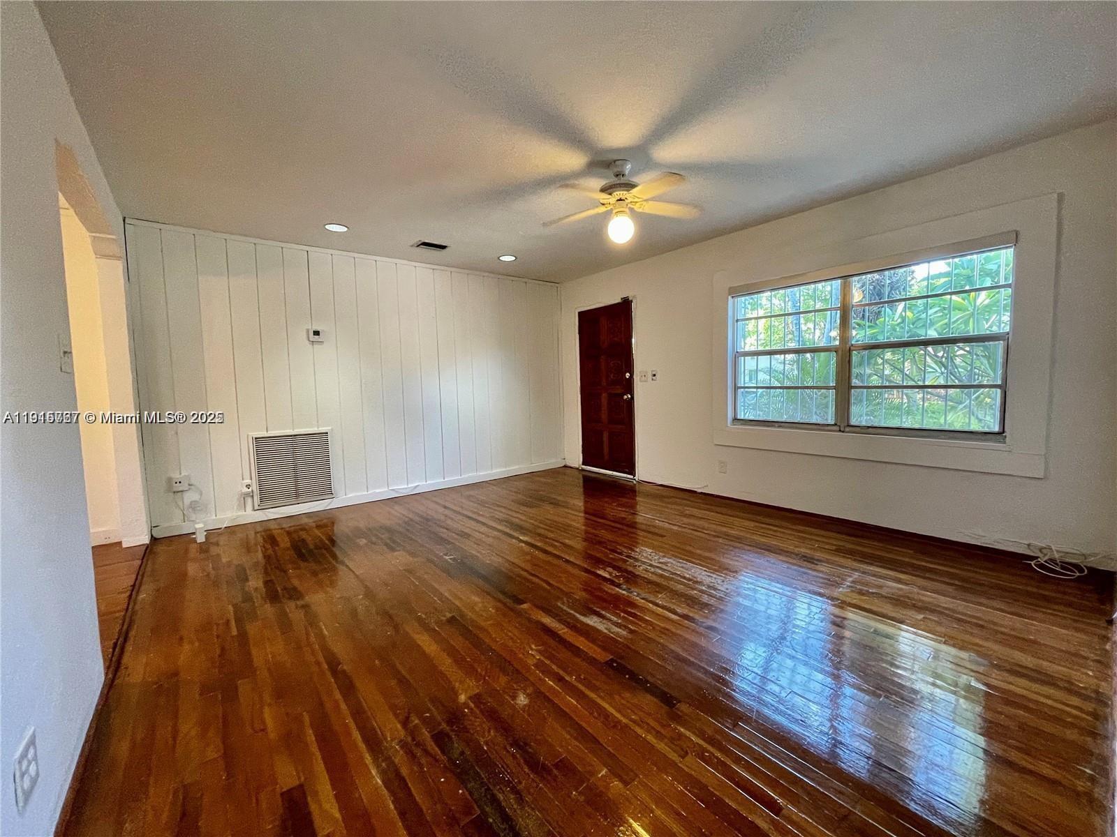 UNIVERSITY MNR - Residential Lease