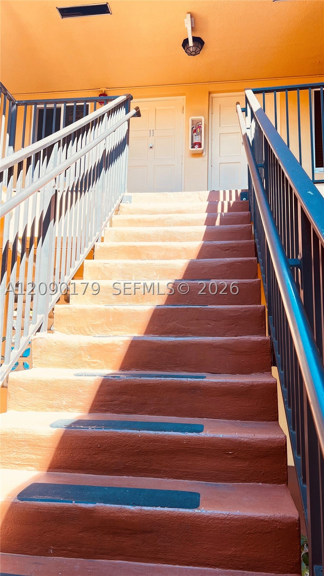 1733 Mayo St 11