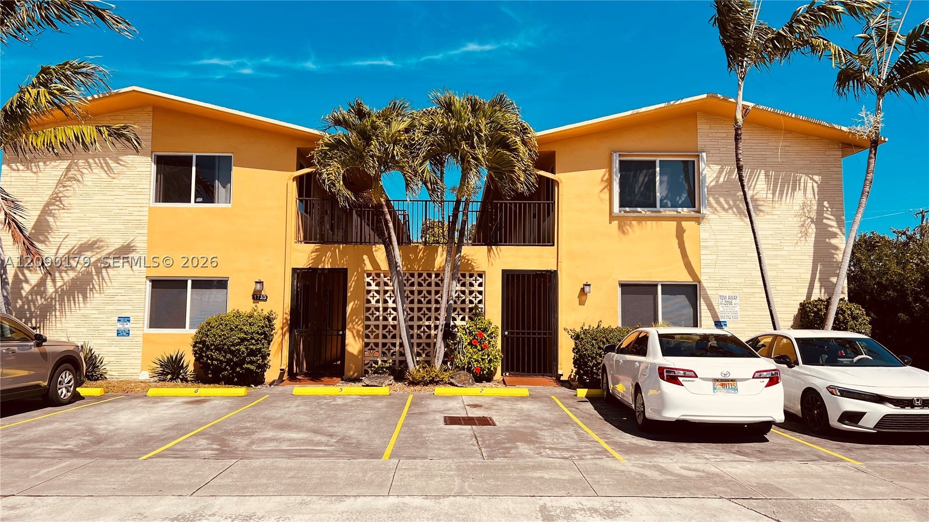 1733 Mayo St 11