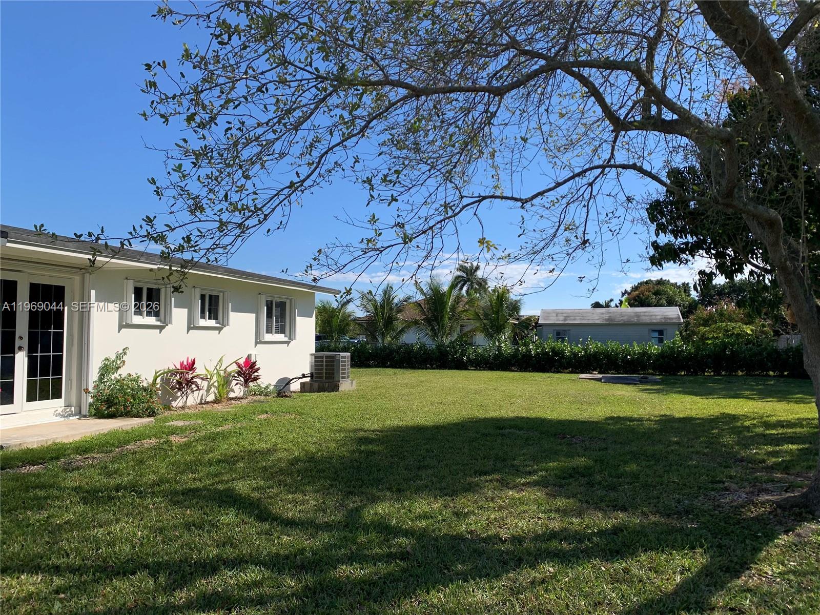 UNIVERSAL ESTATES SOUTH A - Residential Lease