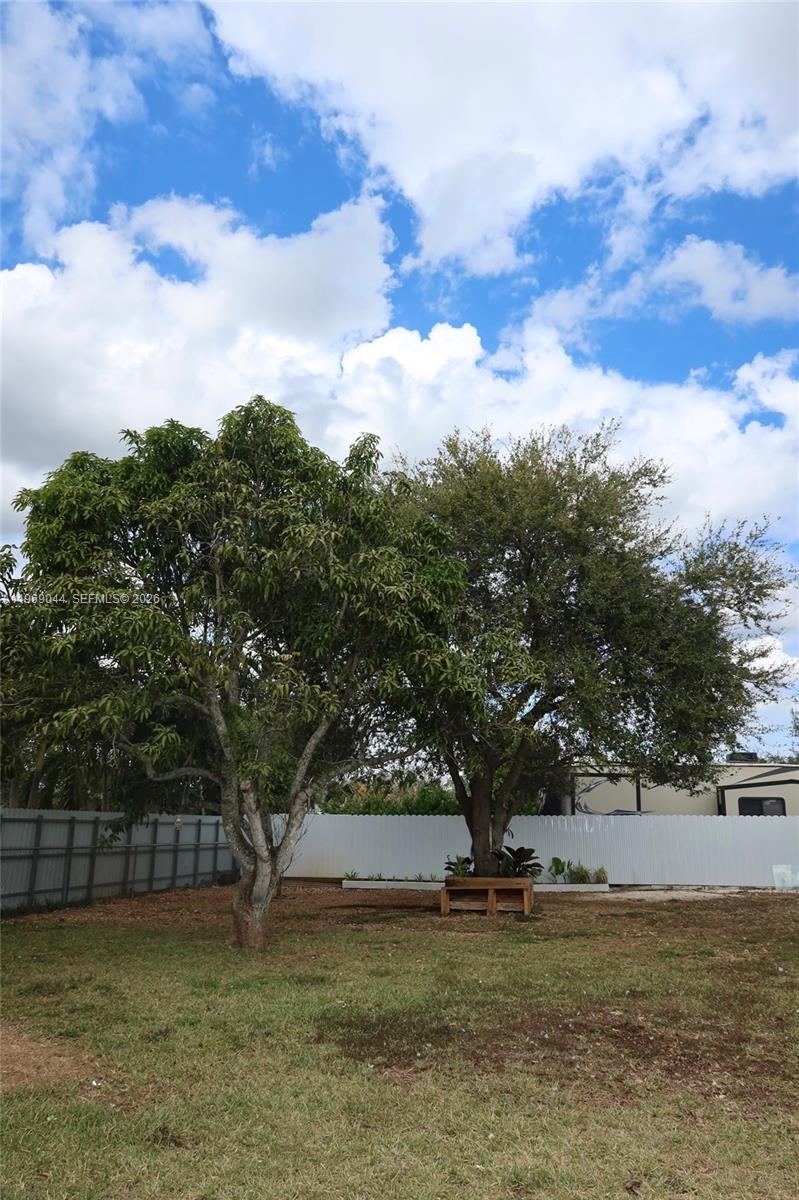 UNIVERSAL ESTATES SOUTH A - Residential Lease