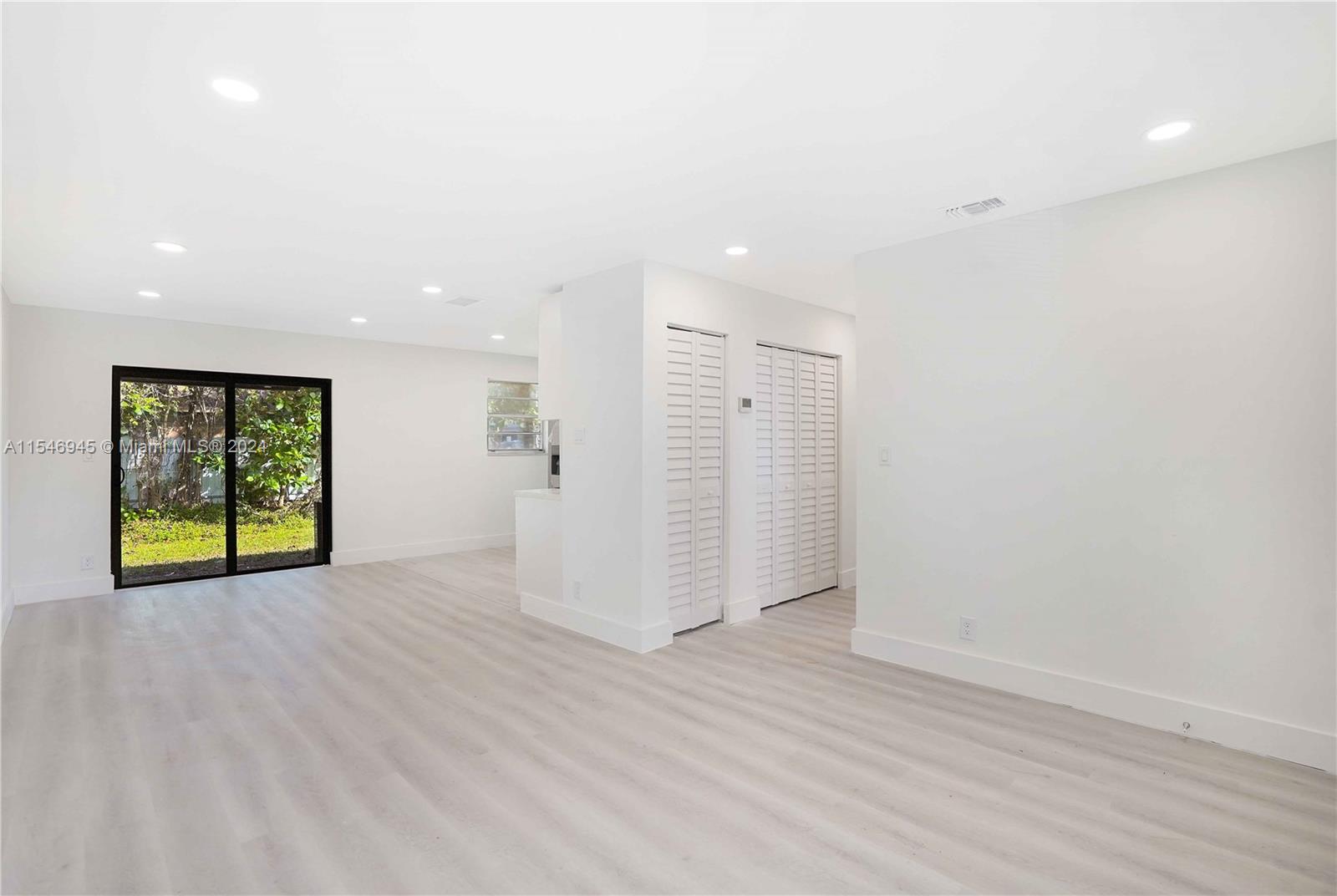 ARCH CREEK ESTS - Residential Lease