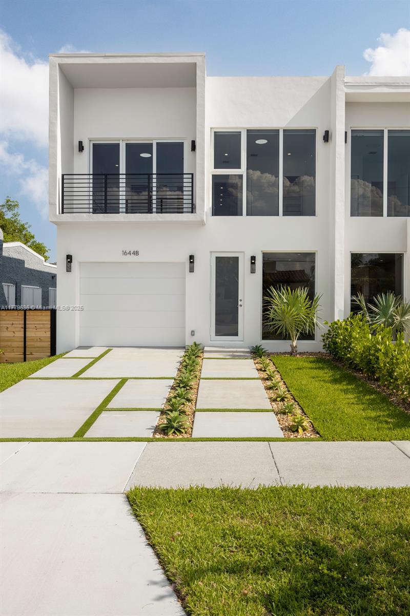 1644 Sw 19th St B, Miami, Broward County, Florida - 4 Bedrooms  
3 Bathrooms - 