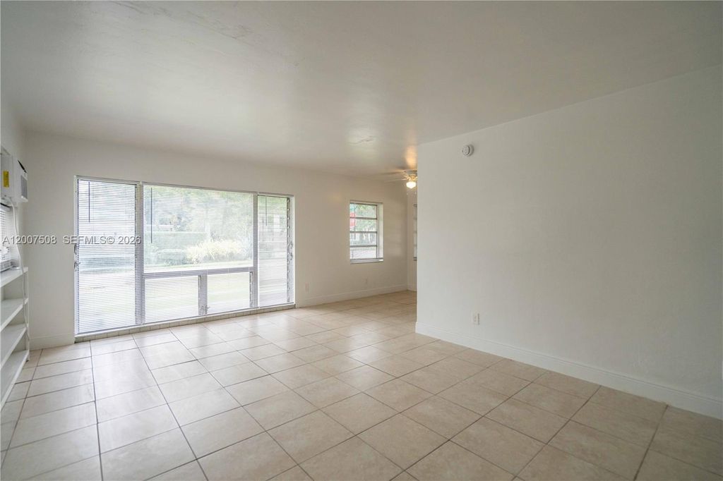 Photo of 1812 NE 20th Ave #1, Fort Lauderdale, FL 33305 (MLS # A12007508)