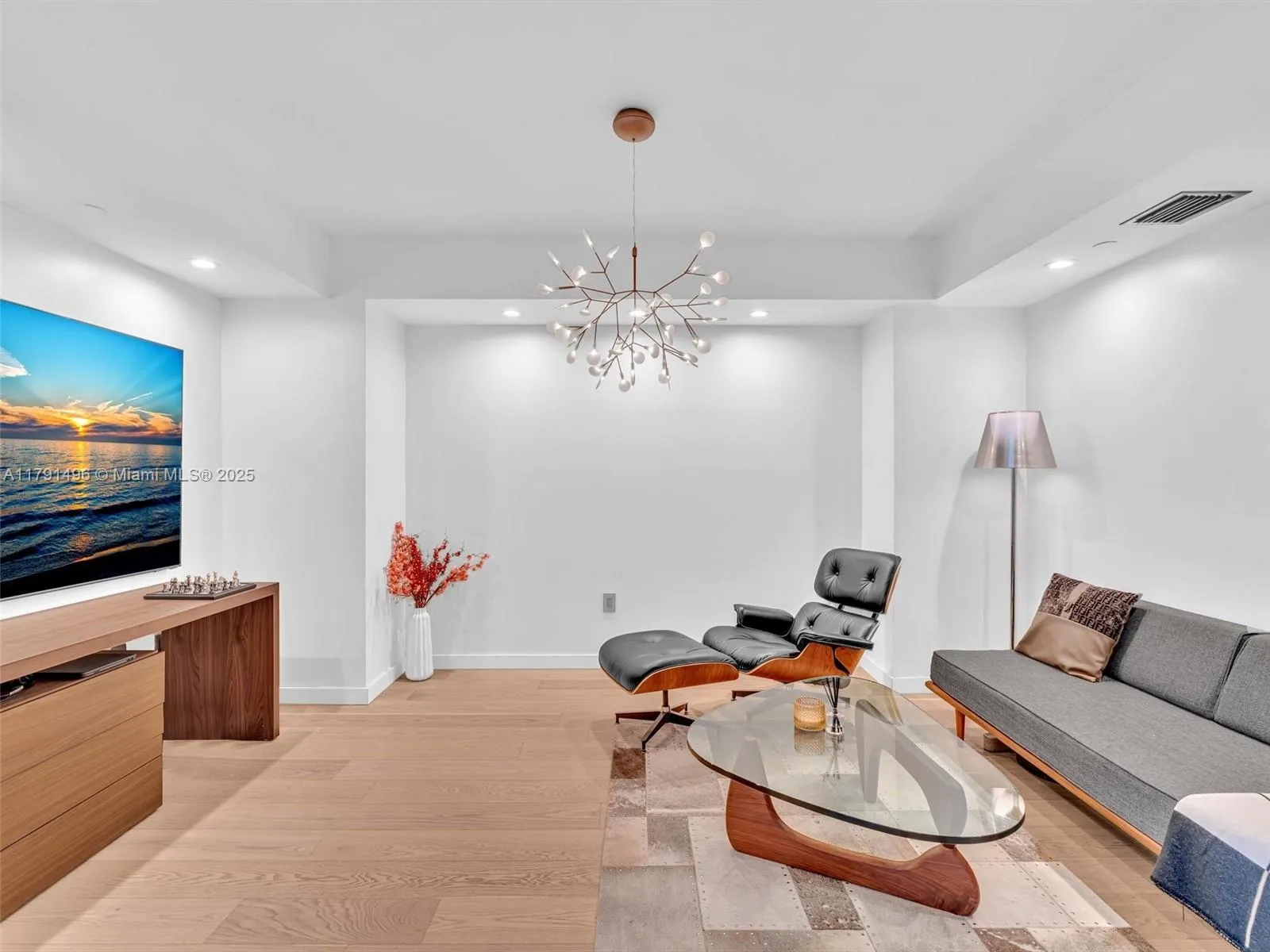 Aventura, Florida 33160, United States, 3 Bedrooms Bedrooms, ,3 BathroomsBathrooms,Residential,Active,123099