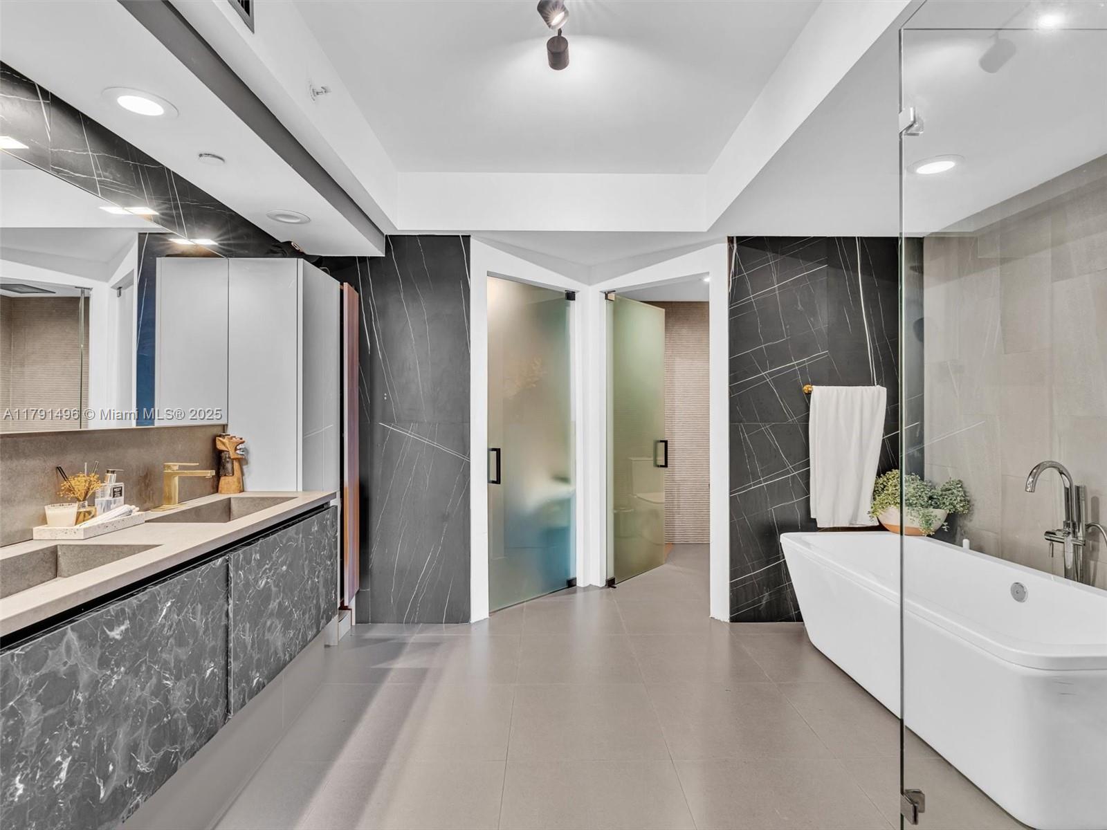 THE PENINSULA CONDO - Residential