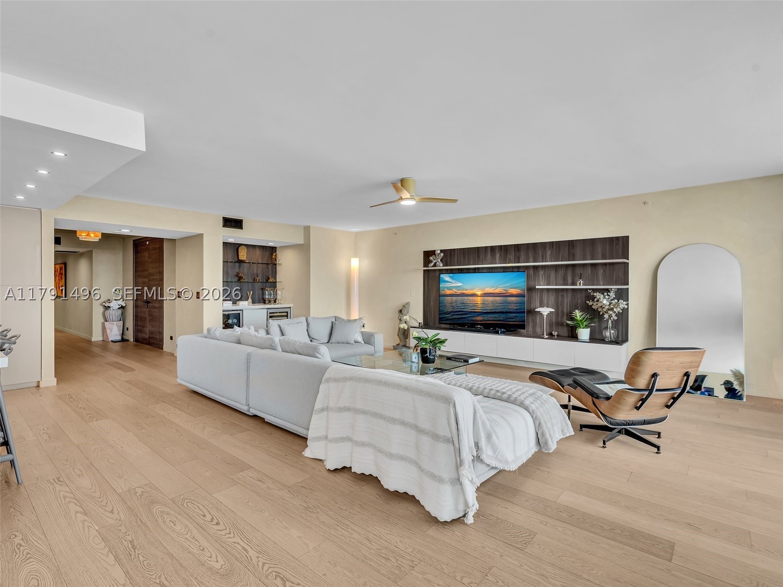 3201 NE 183rd St 2102