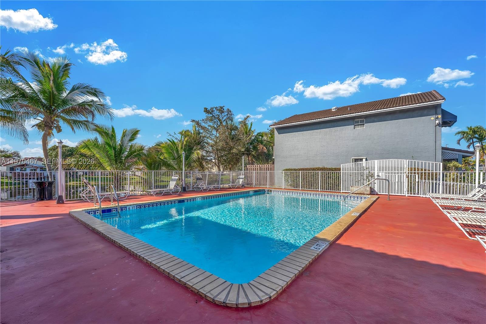 LAGO DEL REY CONDO - Residential