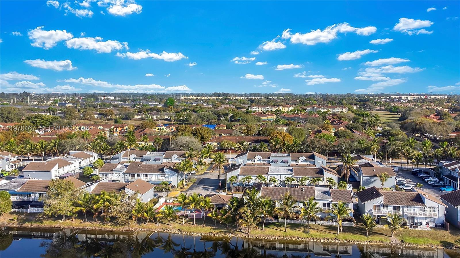 LAGO DEL REY CONDO - Residential