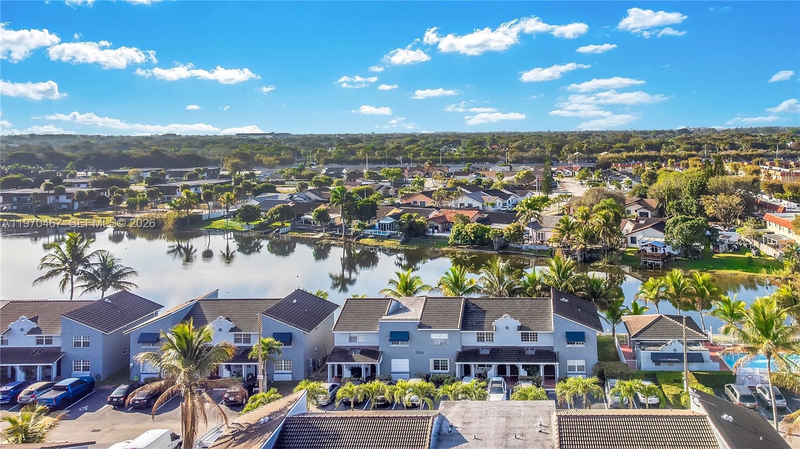 LAGO DEL REY CONDO - Residential