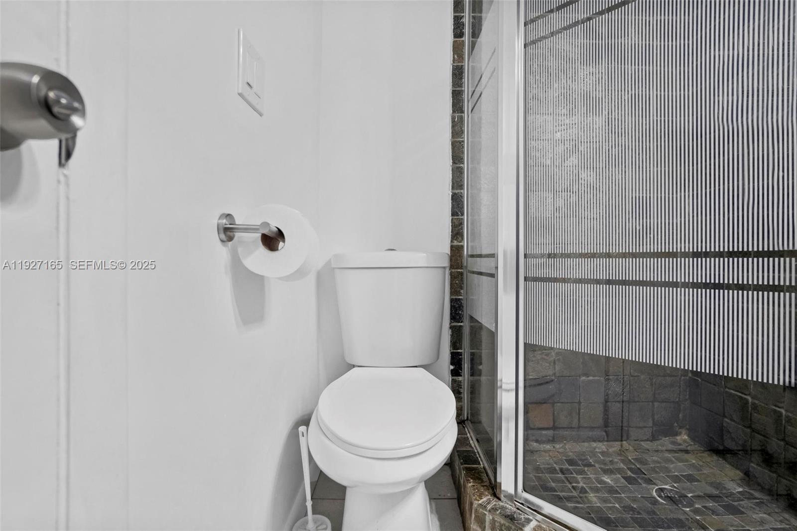 LA CANADIENNE CONDO - Residential Lease