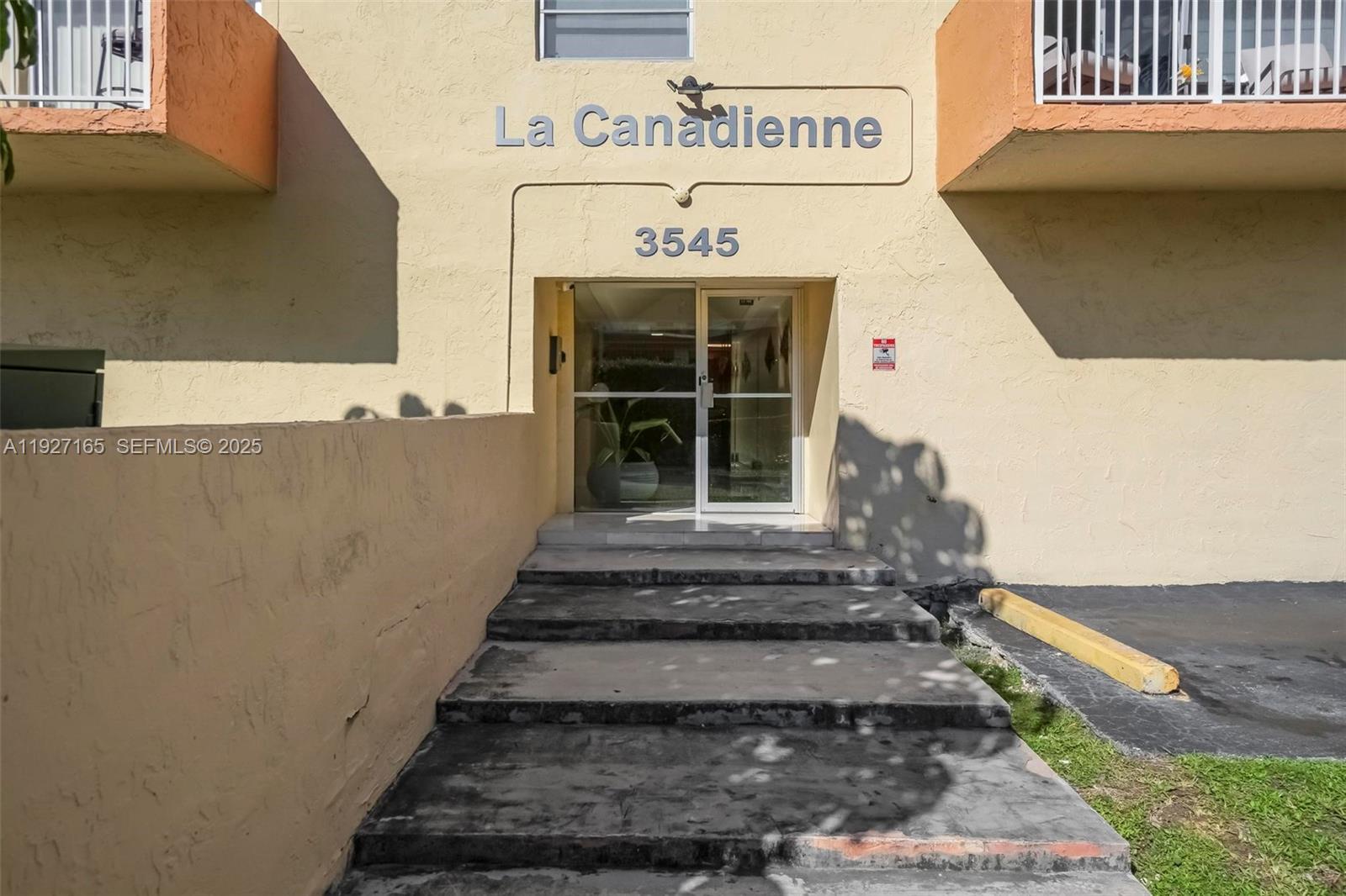 LA CANADIENNE CONDO - Residential Lease