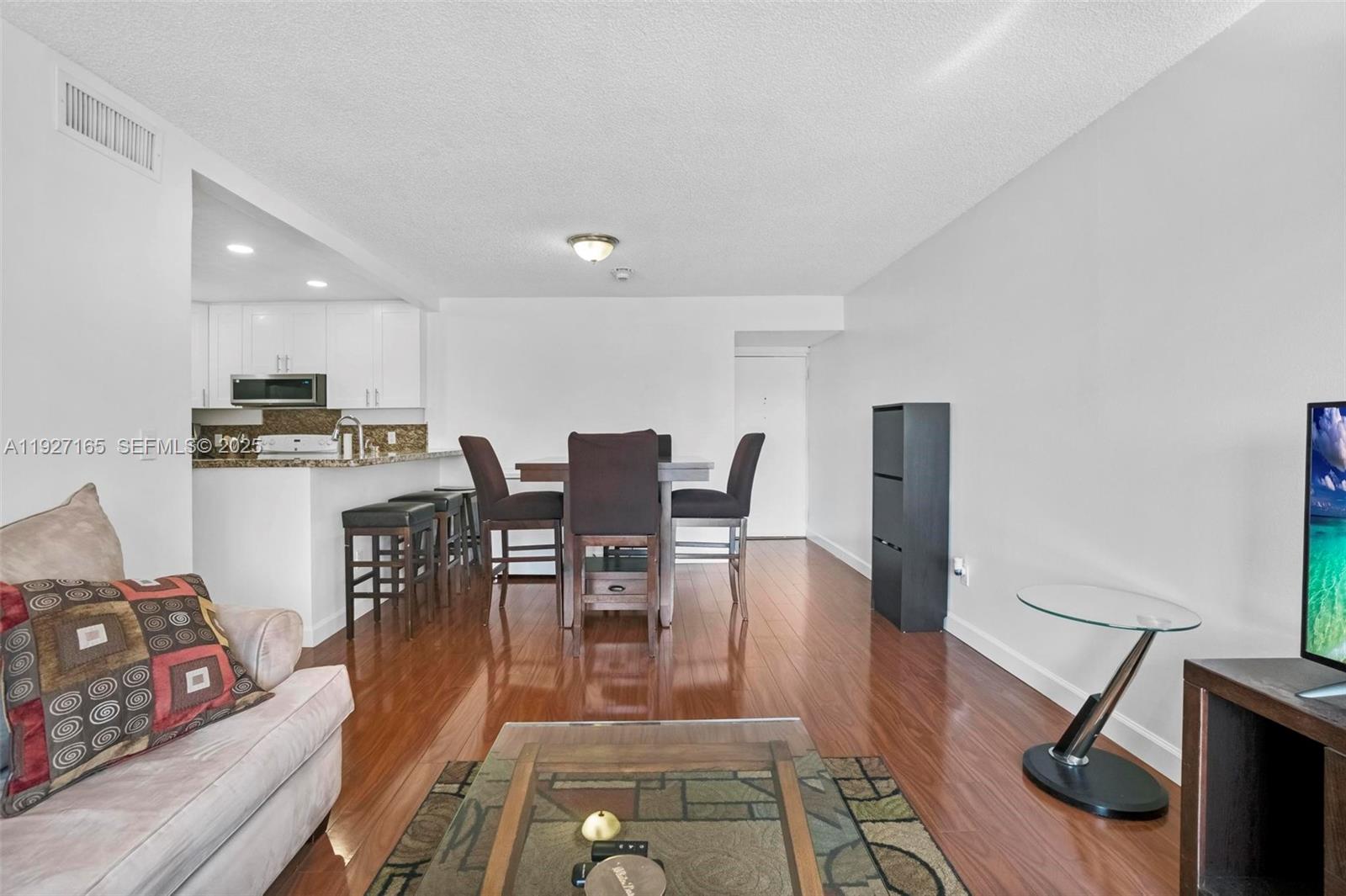 LA CANADIENNE CONDO - Residential Lease