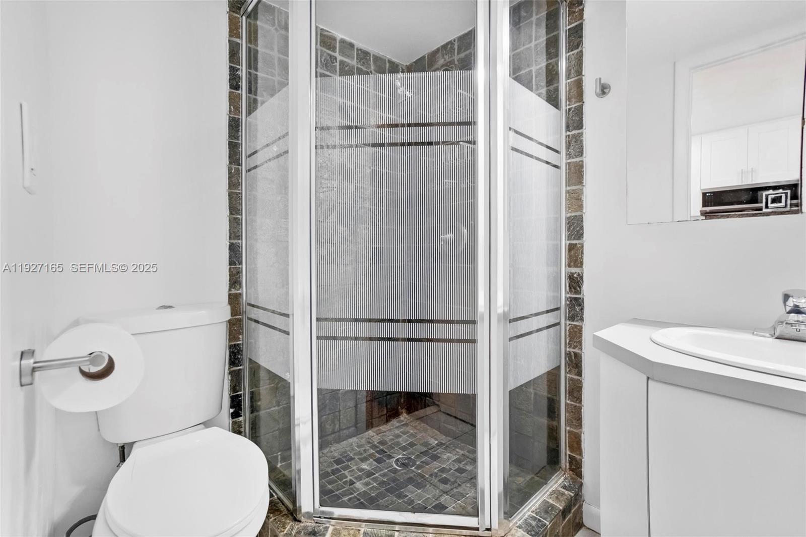 LA CANADIENNE CONDO - Residential Lease