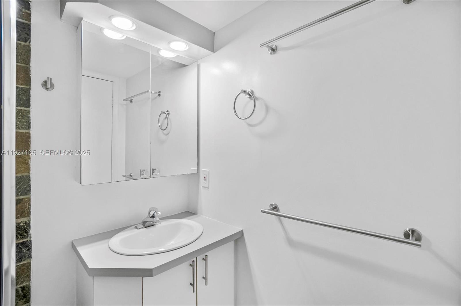 LA CANADIENNE CONDO - Residential Lease