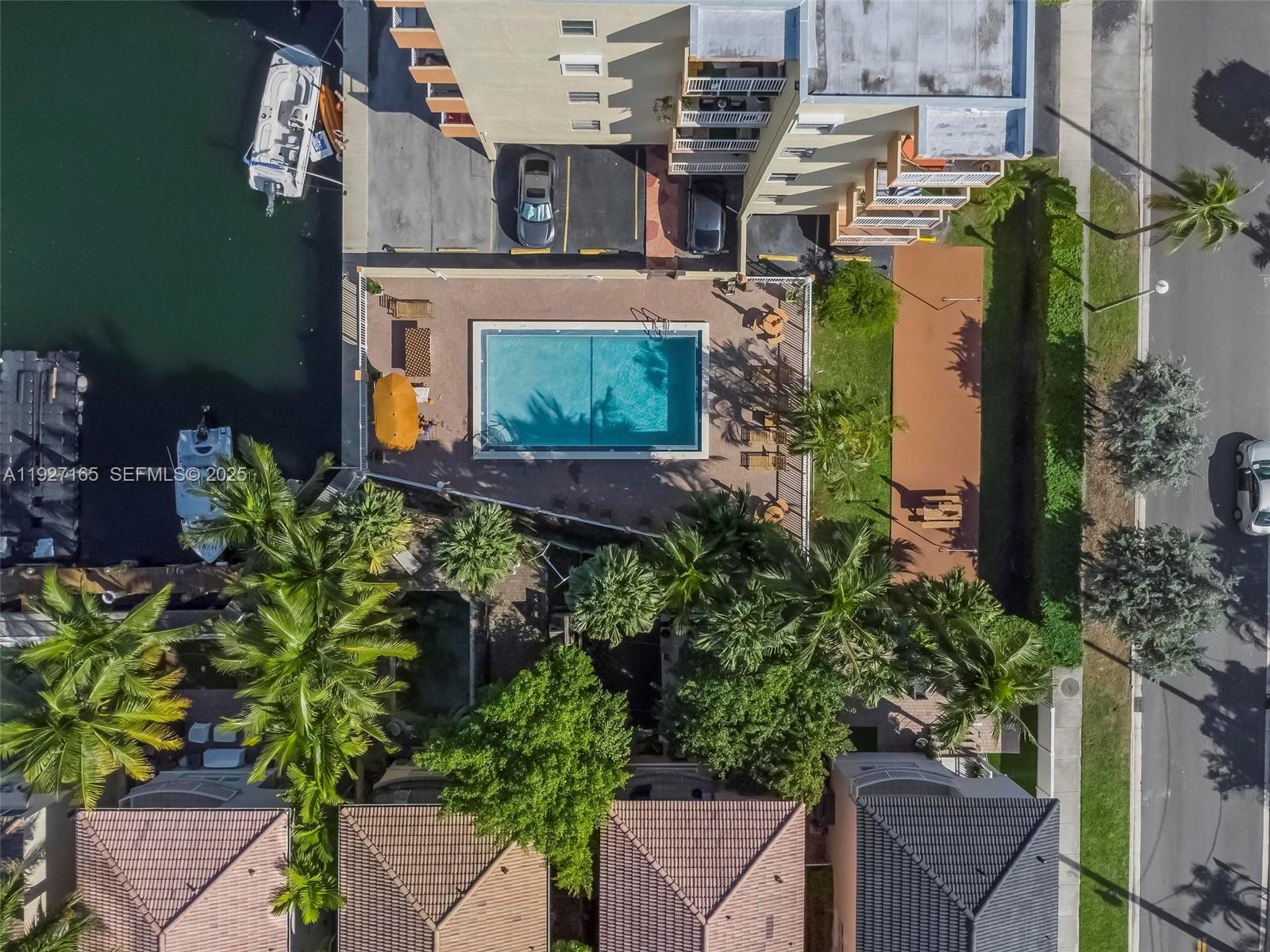 LA CANADIENNE CONDO - Residential Lease