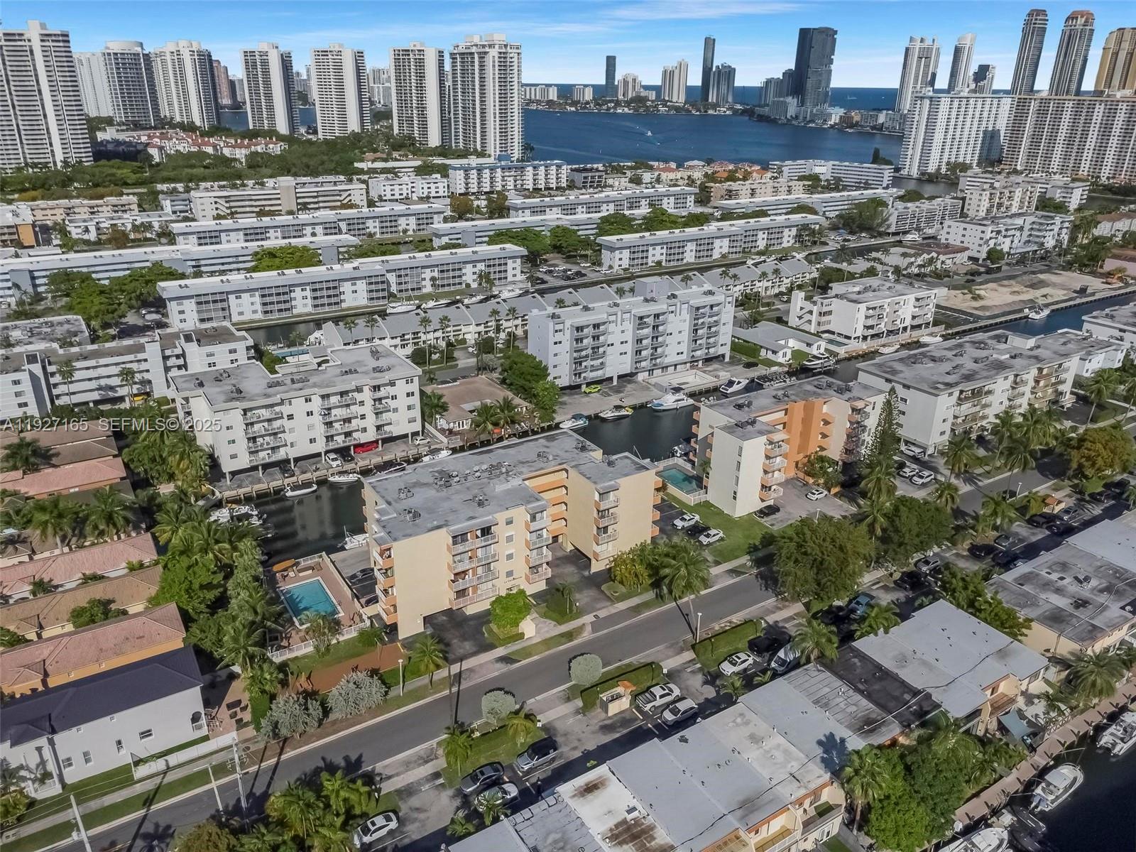 LA CANADIENNE CONDO - Residential Lease