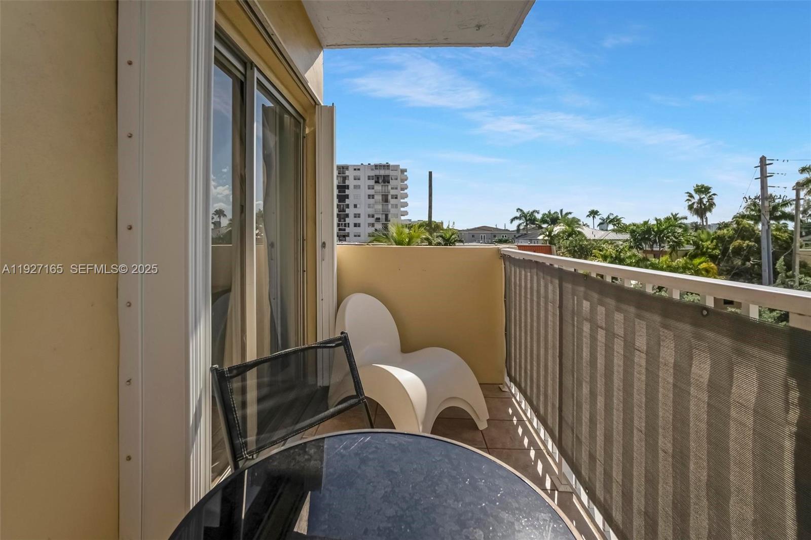 LA CANADIENNE CONDO - Residential Lease