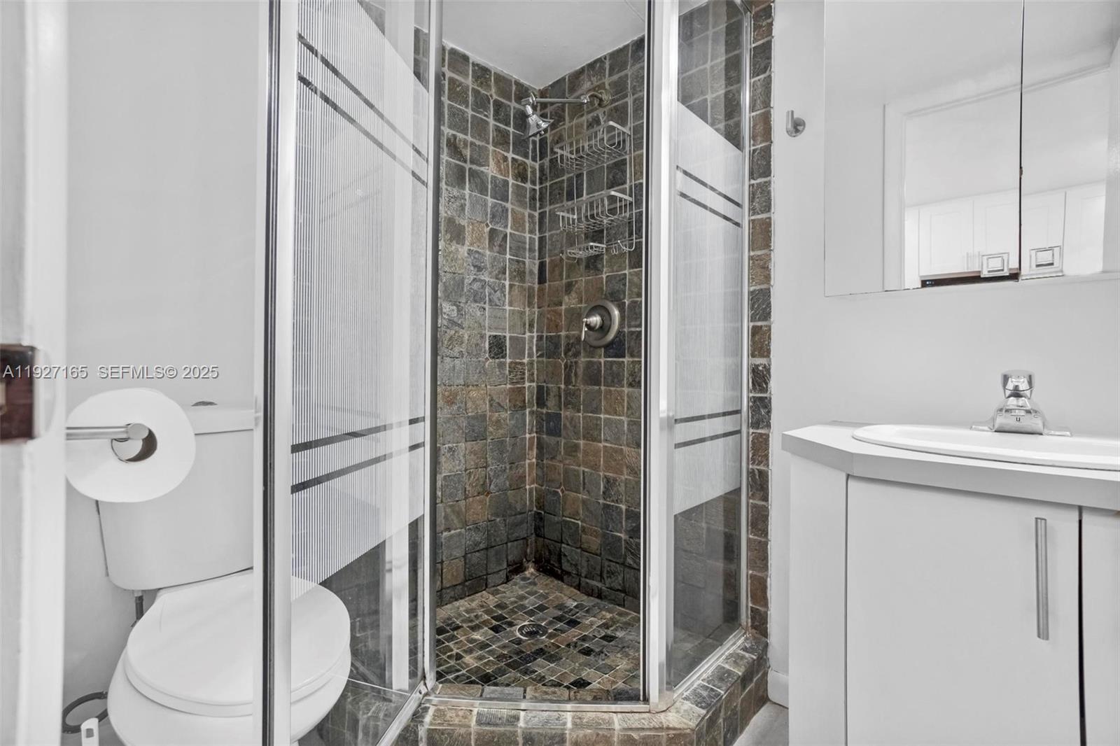 LA CANADIENNE CONDO - Residential Lease