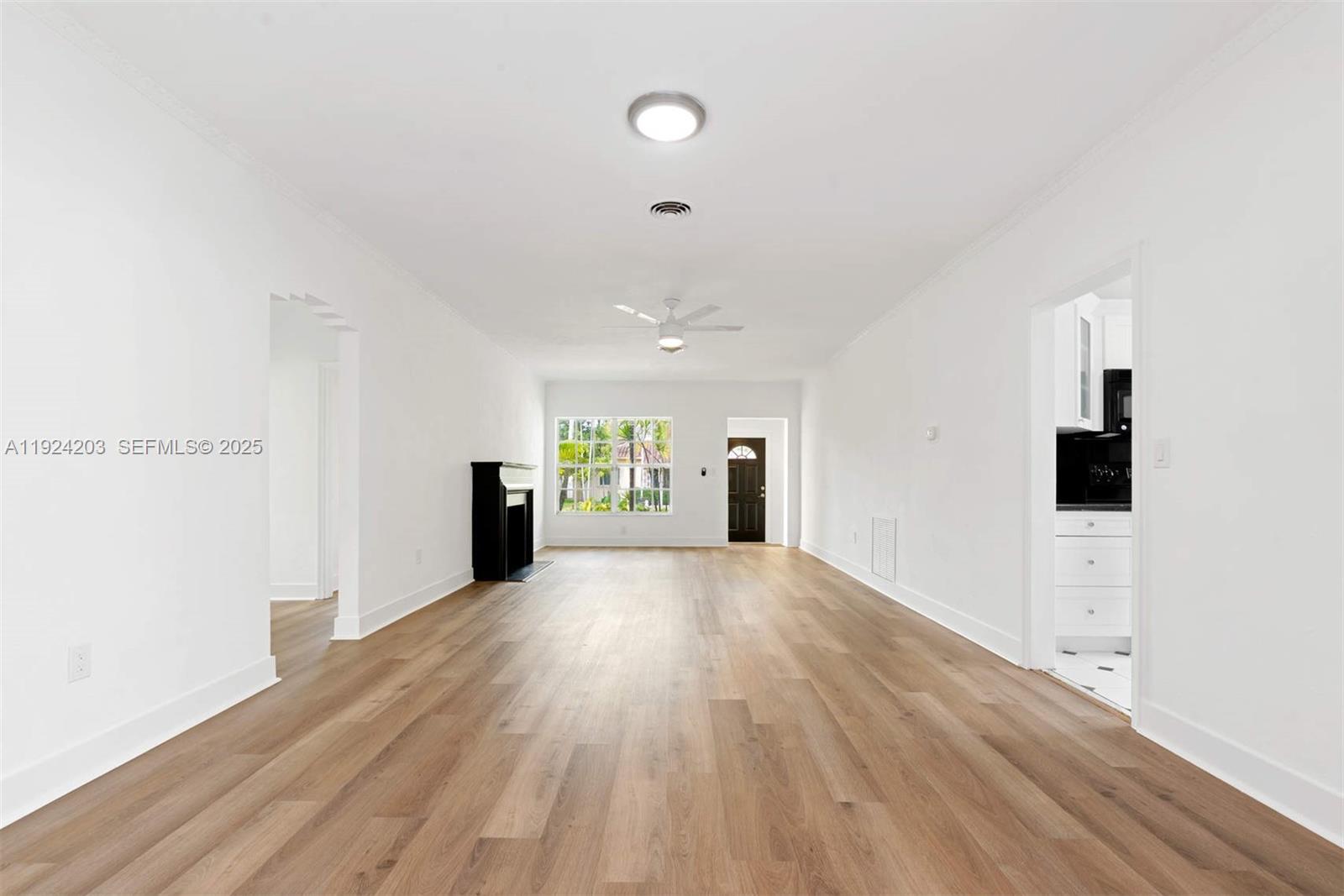 8943 Hawthorne Ave 1