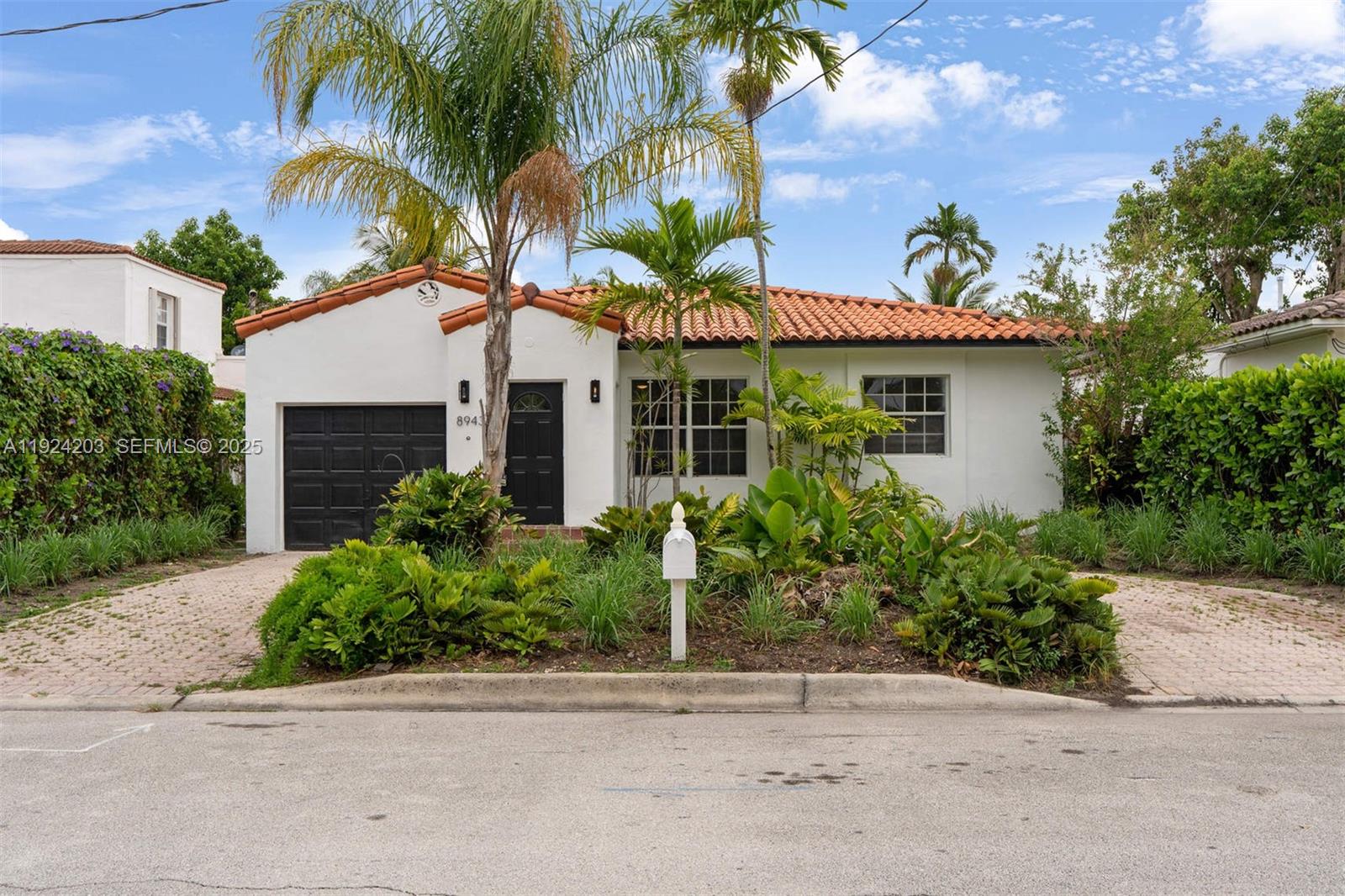 8943 Hawthorne Ave 1