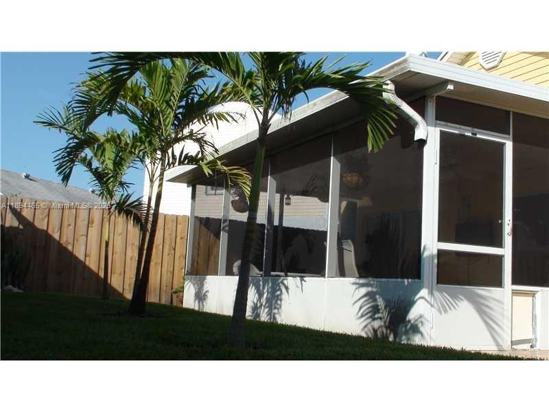HAMPTON LAKES - Residential Lease